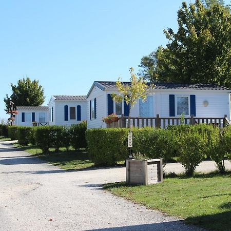 Camping Du Pontis Verteillac Exterior photo