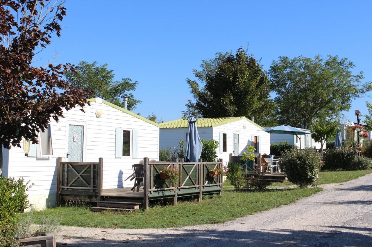 Camping Du Pontis Verteillac Exterior photo